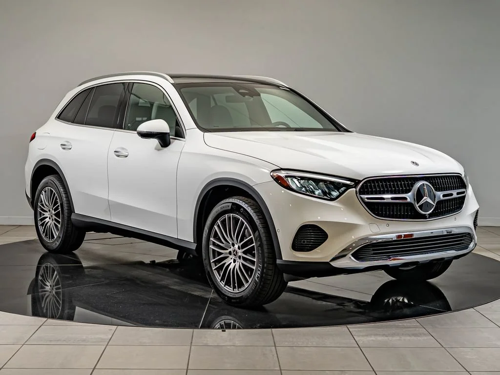 New 2027 Polar White Mercedes-Benz GLC 300 image 3