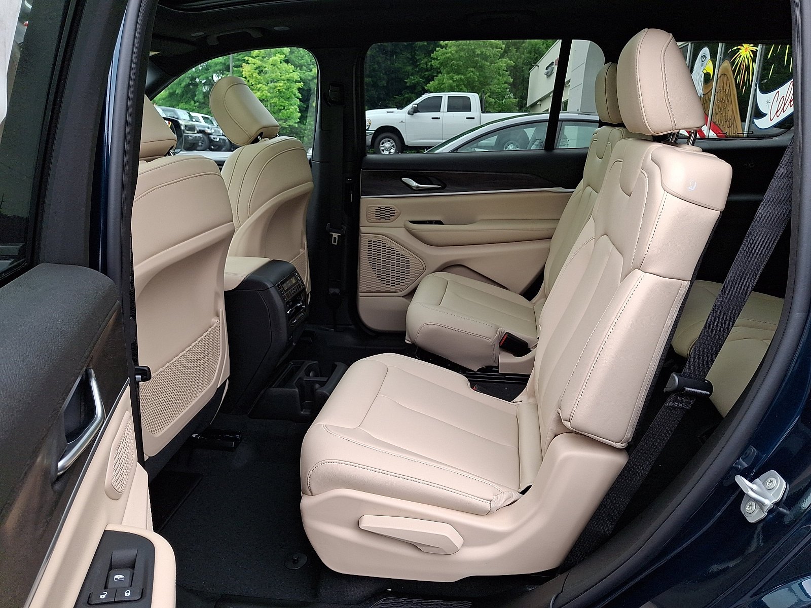 New 2026 Fathom Blue Pearl-Coat Exterior Paint Jeep Limited image 6