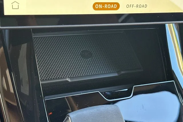 New 2026 Santorini Black Land Rover Dynamic SE image 20