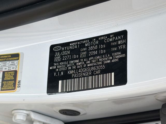 Used 2025 White Hyundai SE image 30