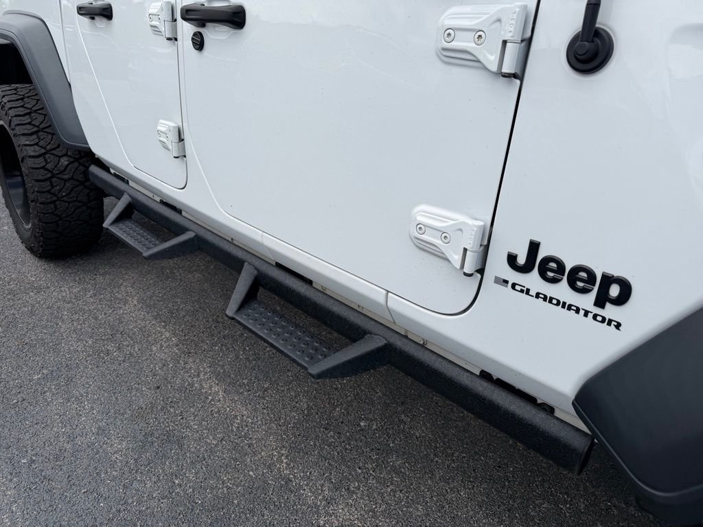 Used 2023 White Jeep Sport S image 3