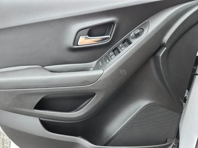 Used 2020 White Chevrolet LT image 35
