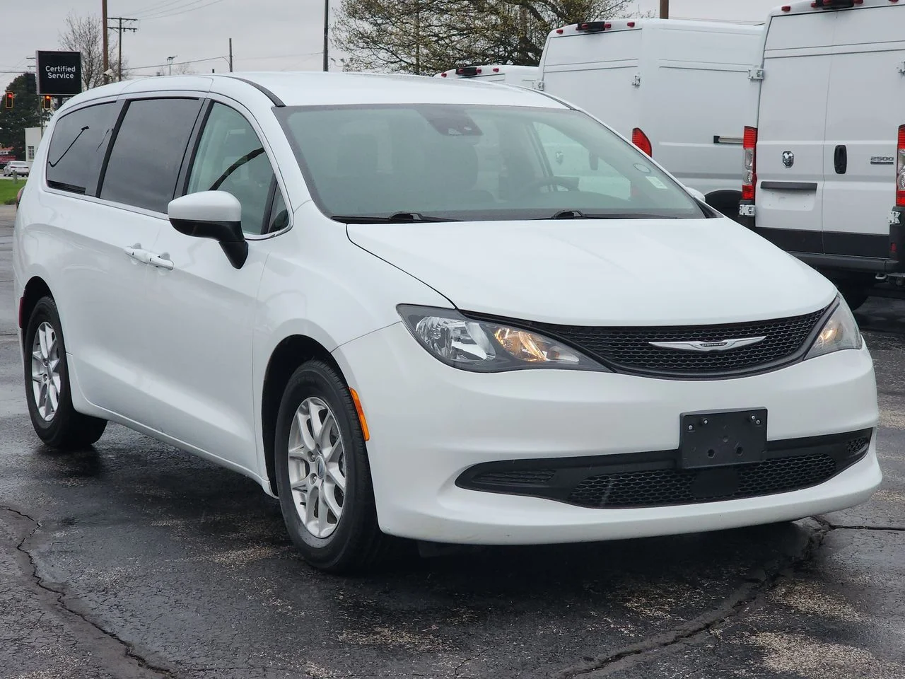 2023 Chrysler Voyager LX