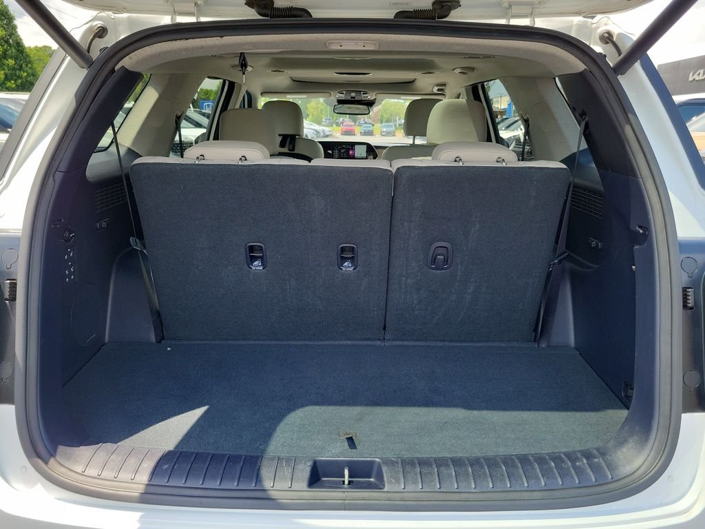 Used 2022 White Hyundai Limited image 8