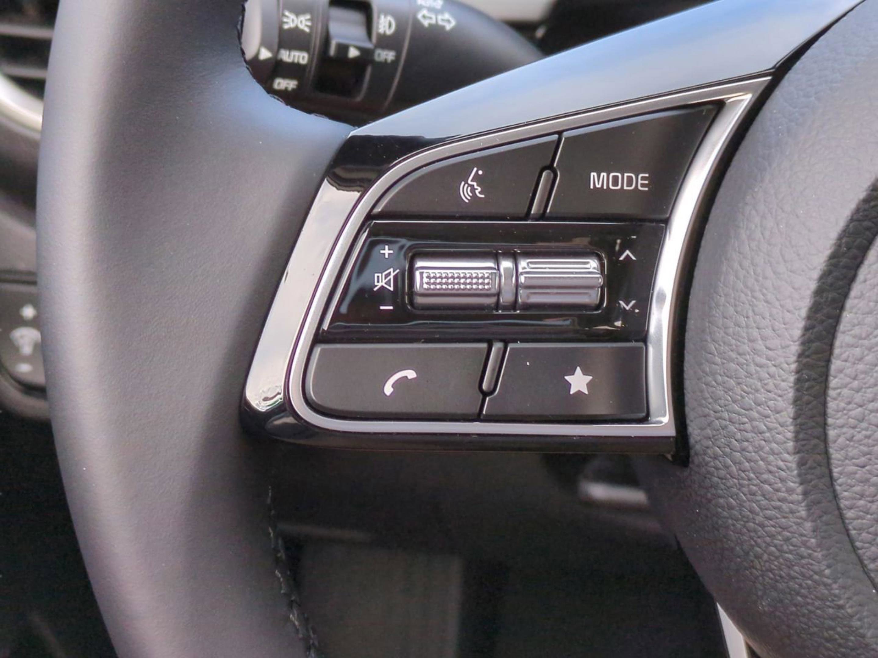New 2026 Clear White/Black Roof Kia S image 23