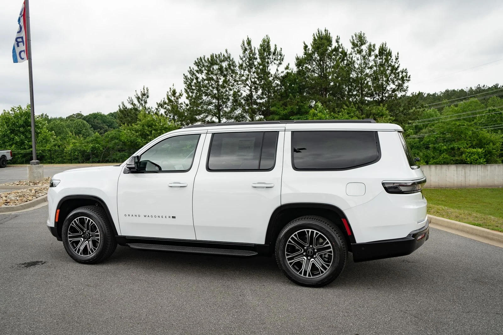 New 2026 Bright White Clear-Coat Exterior Paint Jeep  image 7