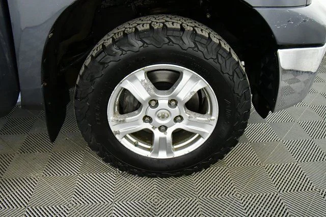 Used 2009 Blue Toyota SR5 image 17