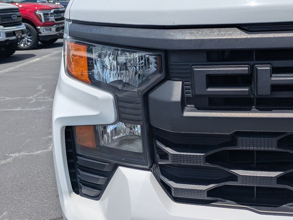Used 2023 White Chevrolet Custom image 10
