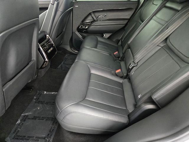 Used 2023 White Land Rover SE Dynamic image 5