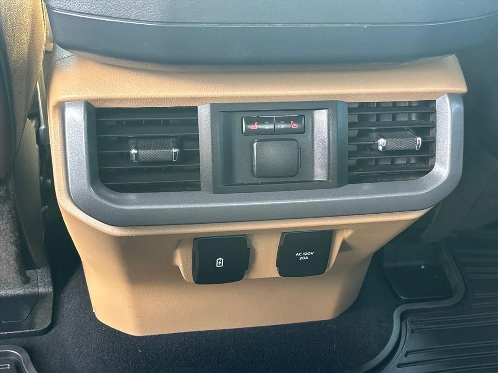 Used 2023 White Ford Lariat image 20