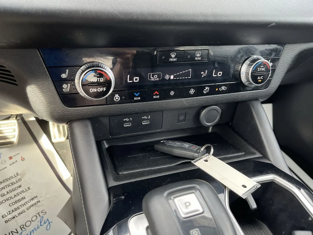 Used 2025 Silver Mitsubishi SEL image 19