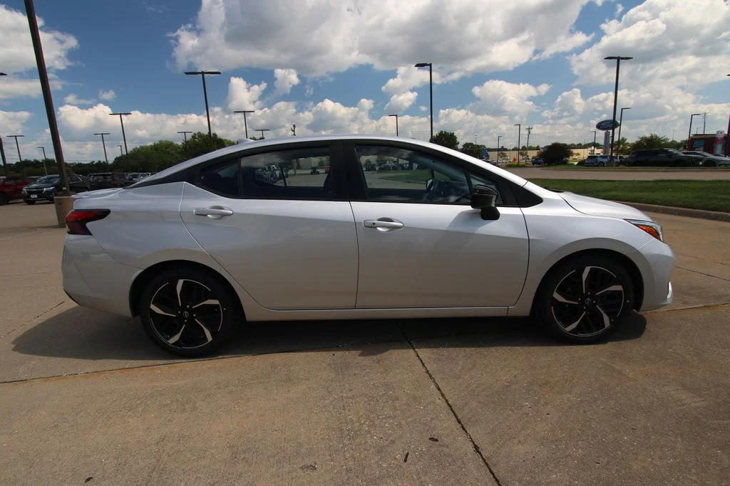 Used 2024 Silver Nissan 1.6 SR image 4