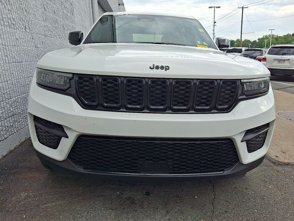 Used 2023 White Jeep Altitude X image 2