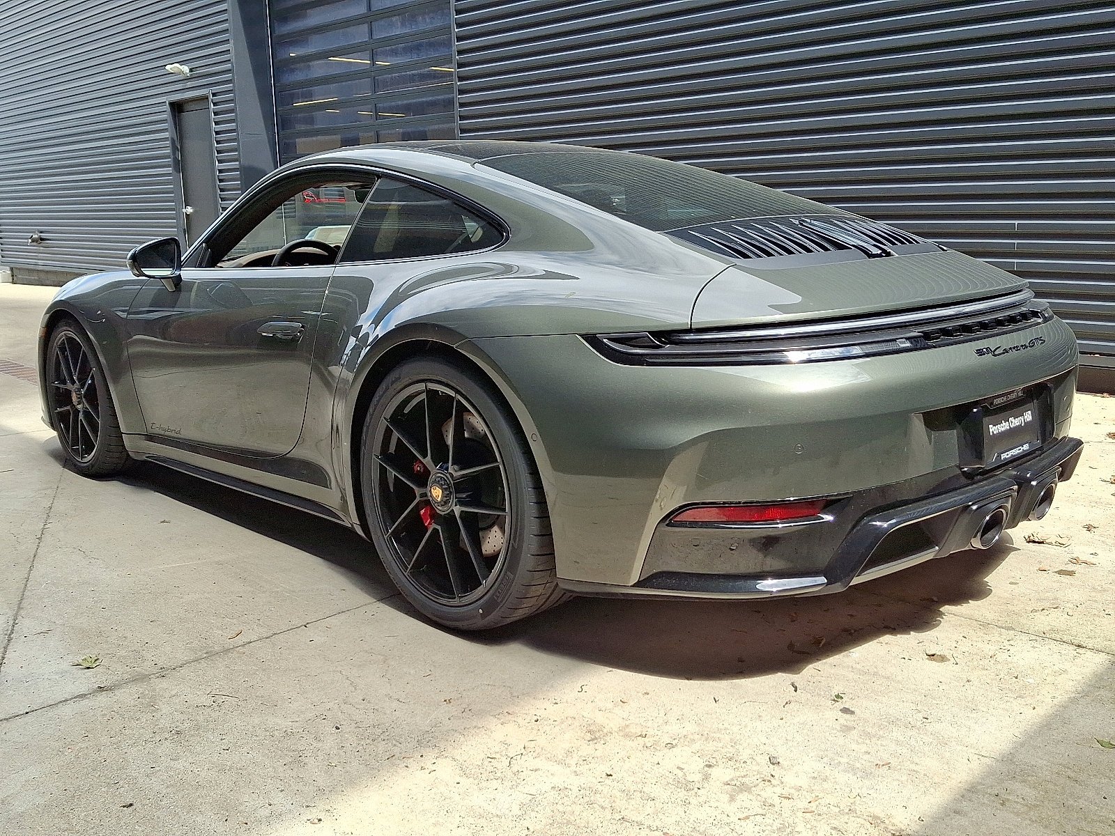 New 2026 Aventurine Green Metallic Porsche Carrera GTS image 3