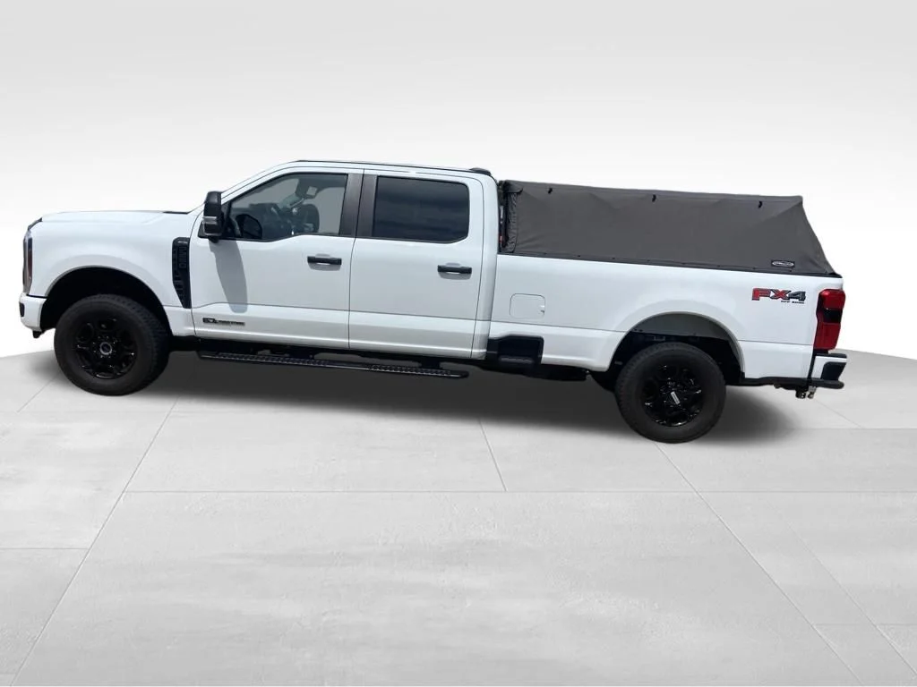 Used 2025 White Ford XL image 28