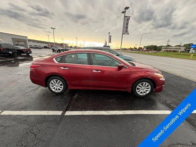 Used 2013 Red Nissan 2.5 S image 7