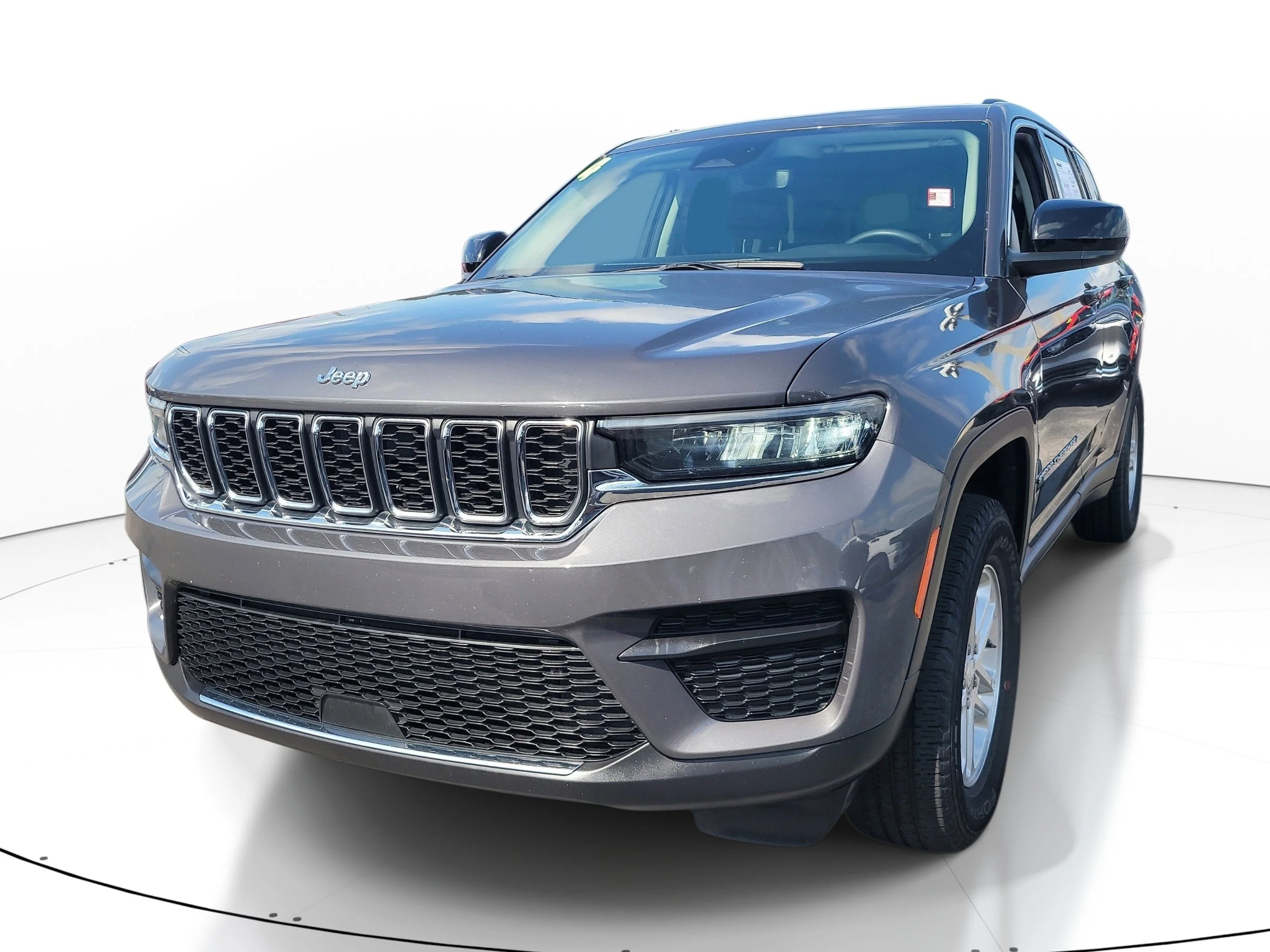Used 2024 Baltic Gray Metallic Clearcoat Jeep Laredo image 3