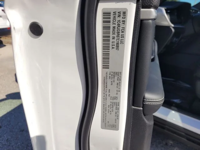 New 2026 Bright White Clear-Coat Exterior Paint Jeep Limited image 19
