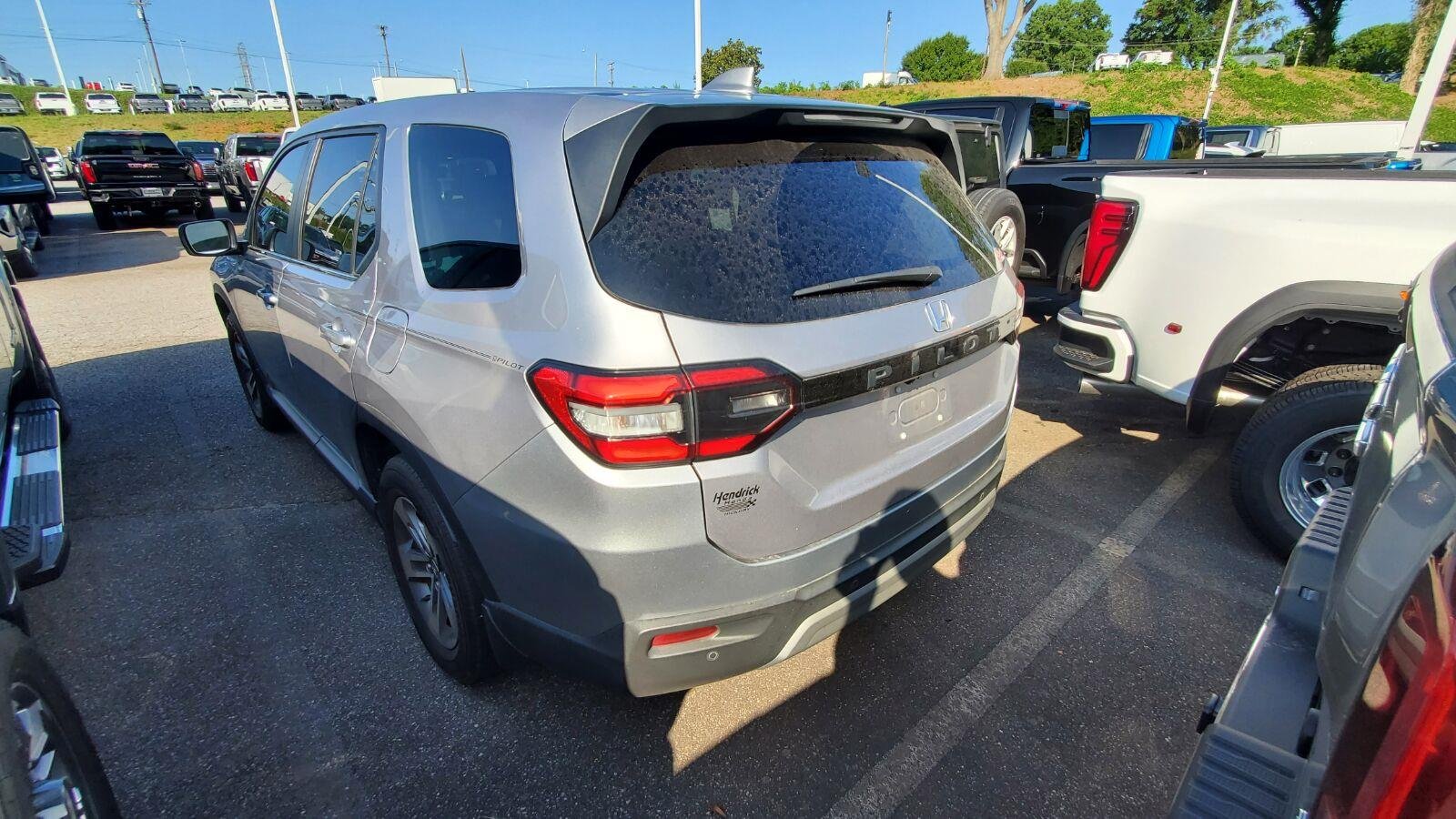 Used 2024 Lunar Silver Metallic Honda EX-L 7 Passenger image 9