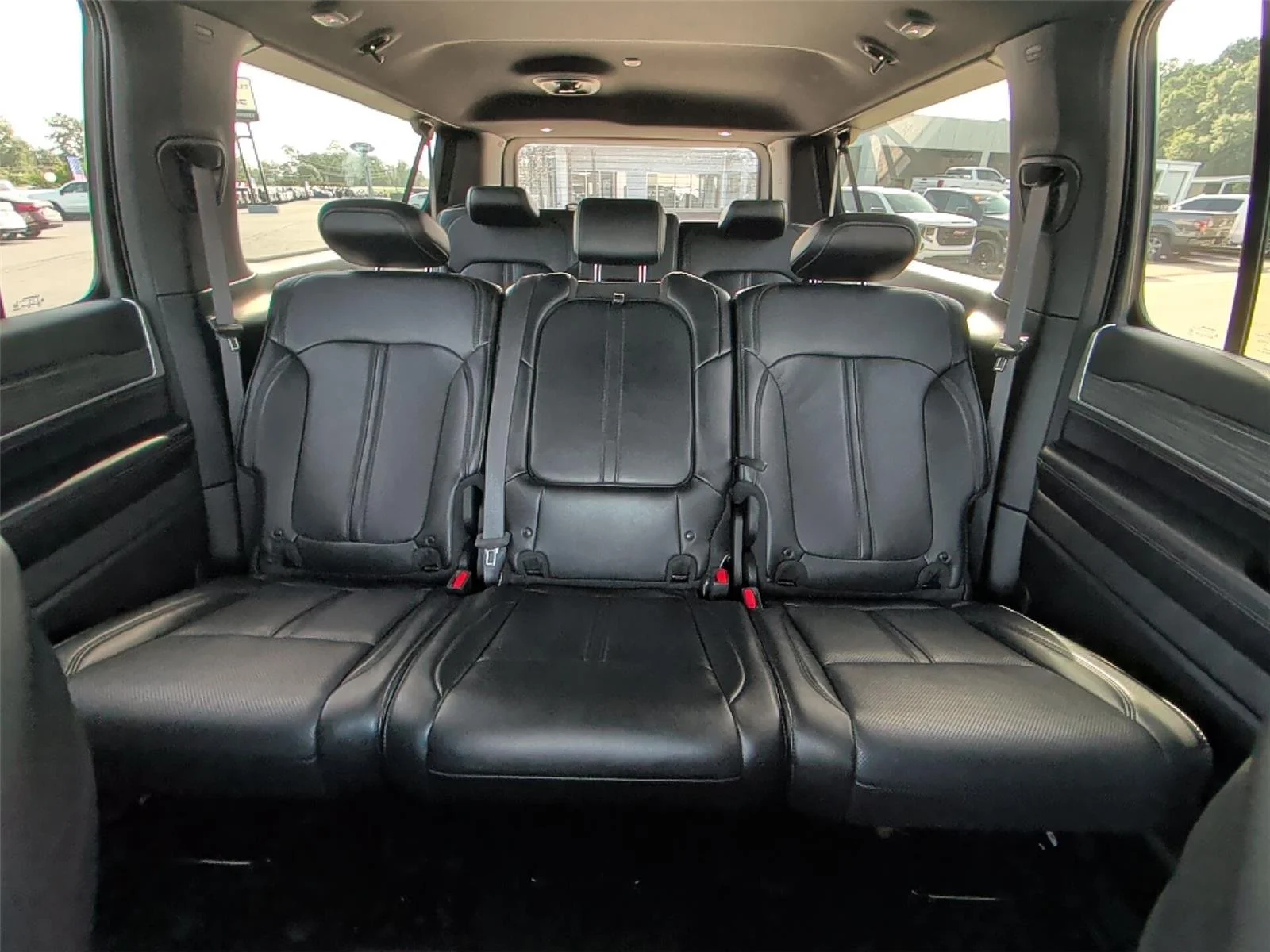 Used 2024 Diamond Black Crystal Pearlcoat Jeep Series III image 13