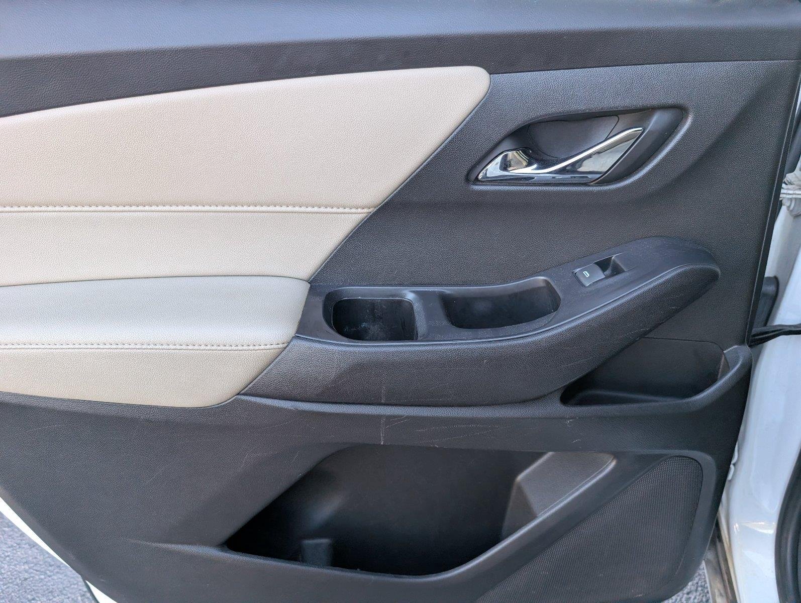 Used 2022 SUMMIT WHITE Chevrolet LS image 36
