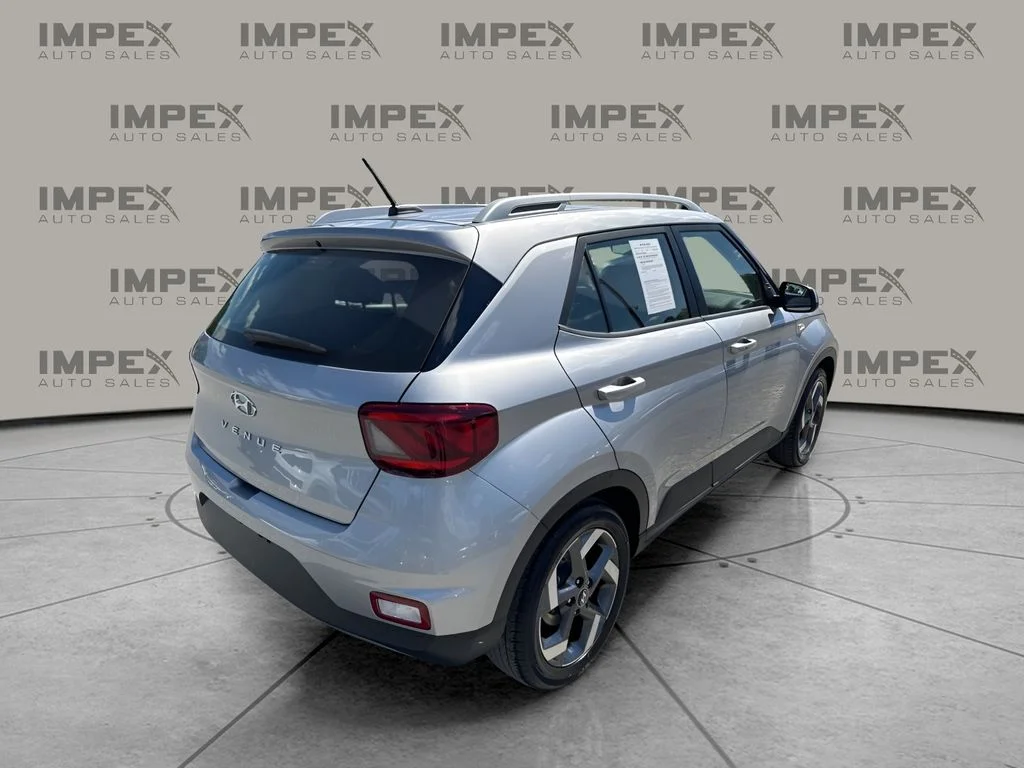 Used 2025 Silver Hyundai SEL image 5