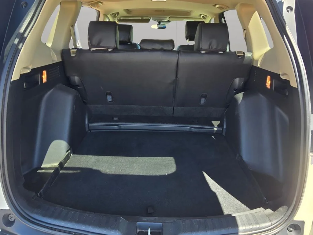 Used 2018 White Diamond Pearl Honda EX image 15