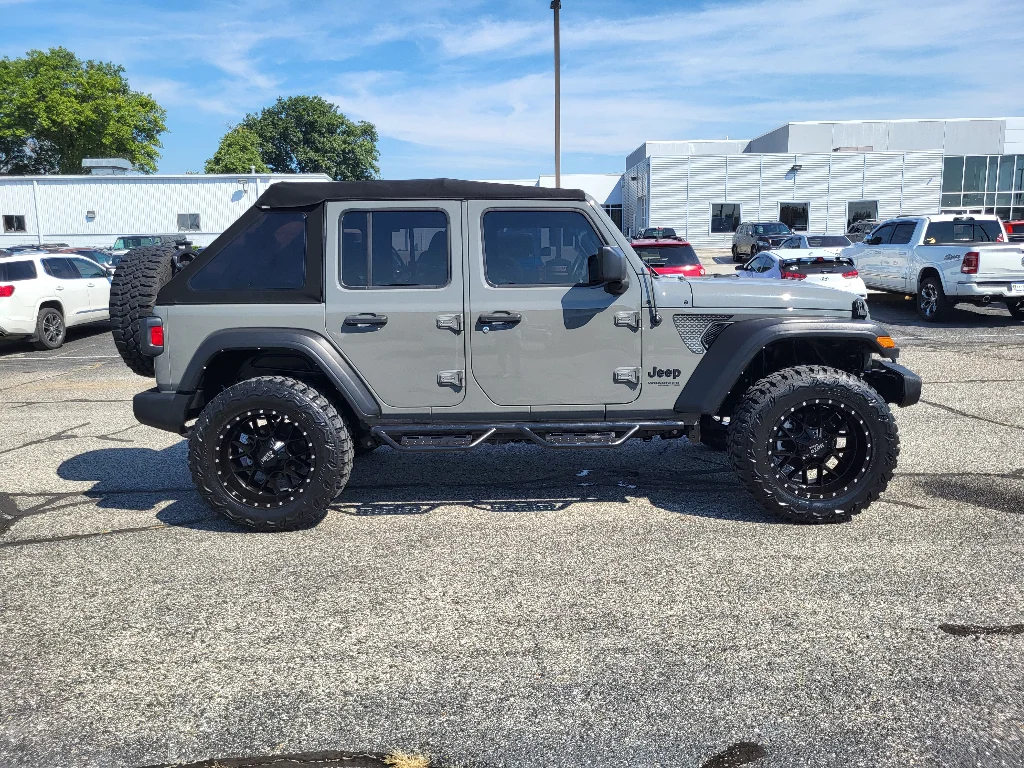 Used 2022 Sting-Gray Clearcoat Jeep Unlimited Sport image 5