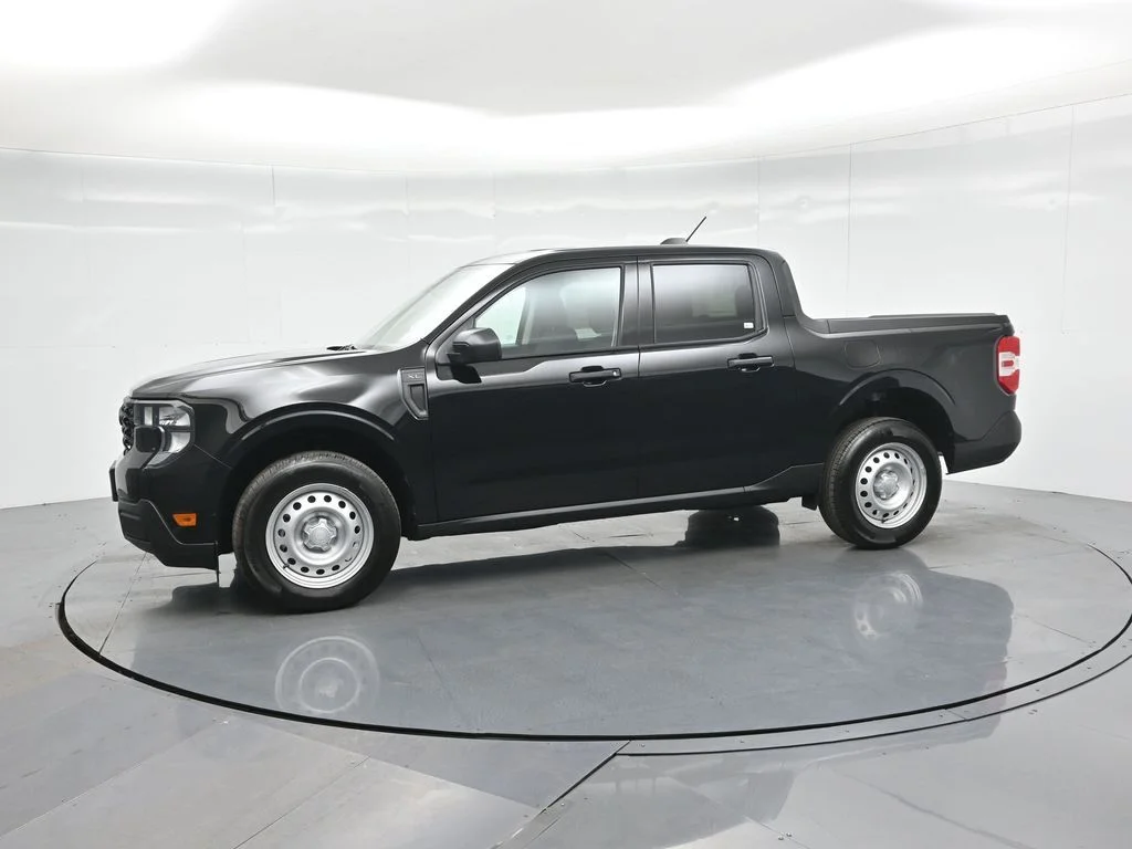 Used 2025 Black Ford XL image 28