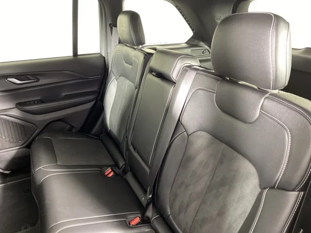 Used 2024 Silver Jeep Altitude X image 32