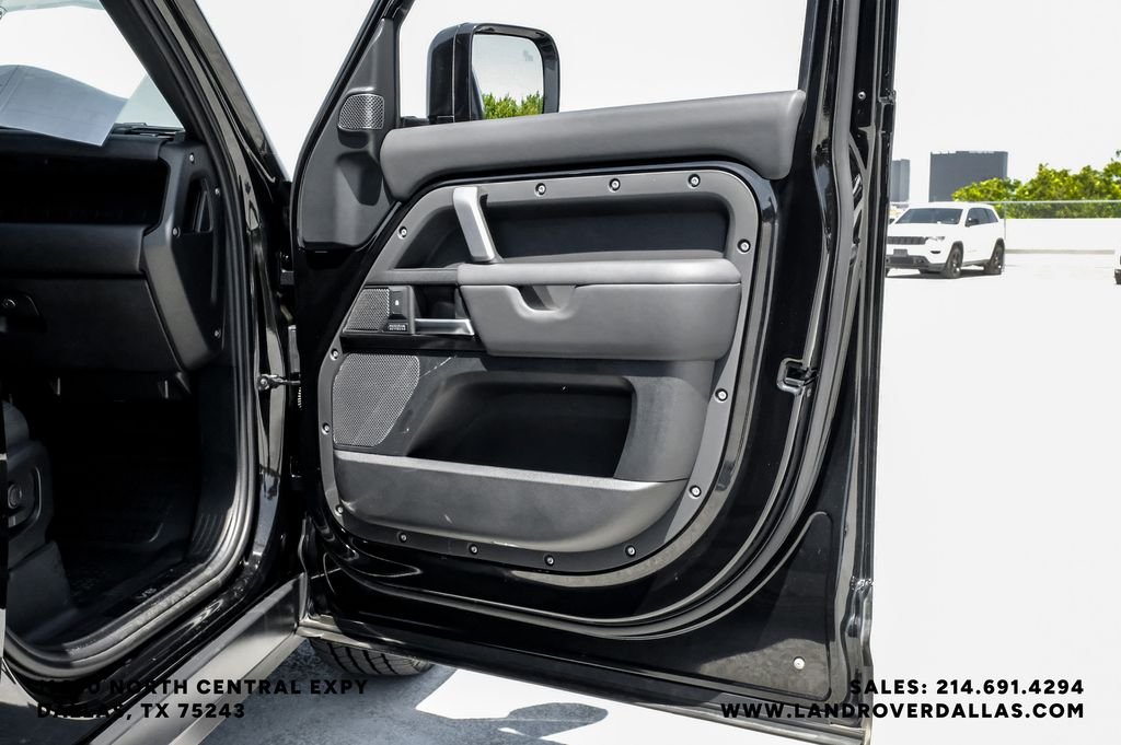 Used 2024 Black Land Rover V8 image 45
