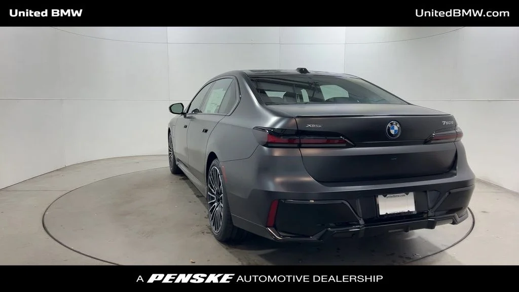 2026 BMW 7 Series 750e - Photo 7