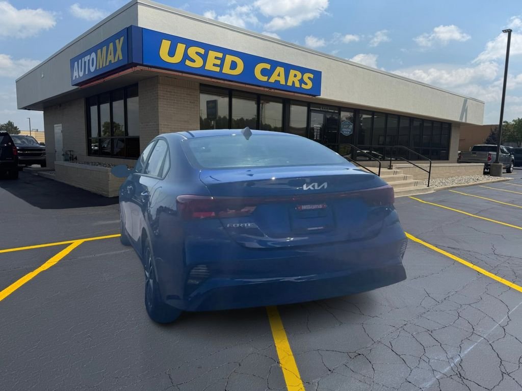Used 2023 Deep Sea Blue Kia LXS image 7
