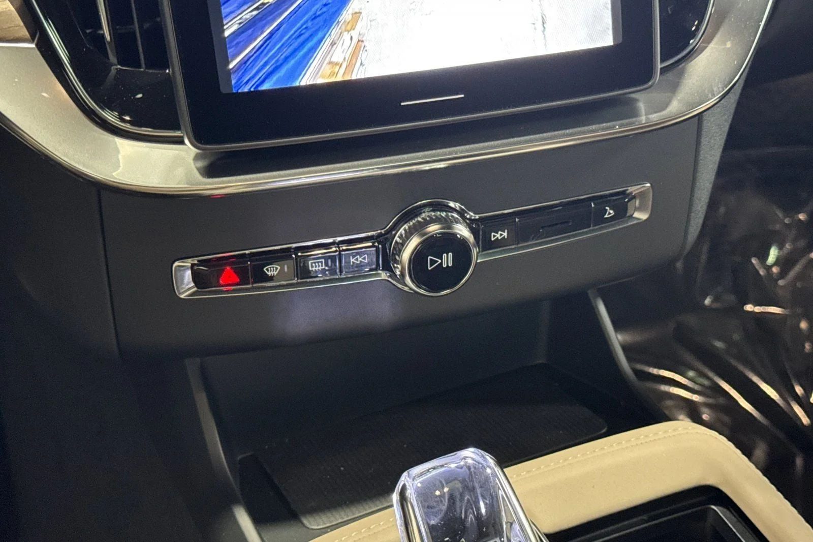 New 2026 Denim Blue Volvo T8 Plus 7-Seater image 23