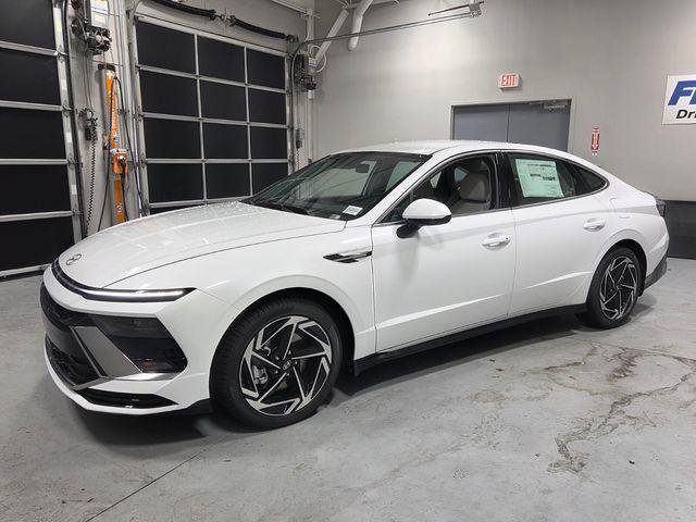 New 2026 White Hyundai SEL Sport image 3