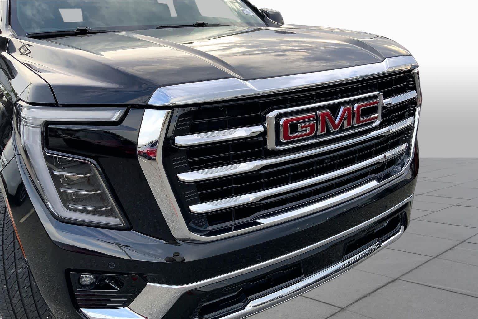 Used 2025 Onyx Black GMC Elevation image 27