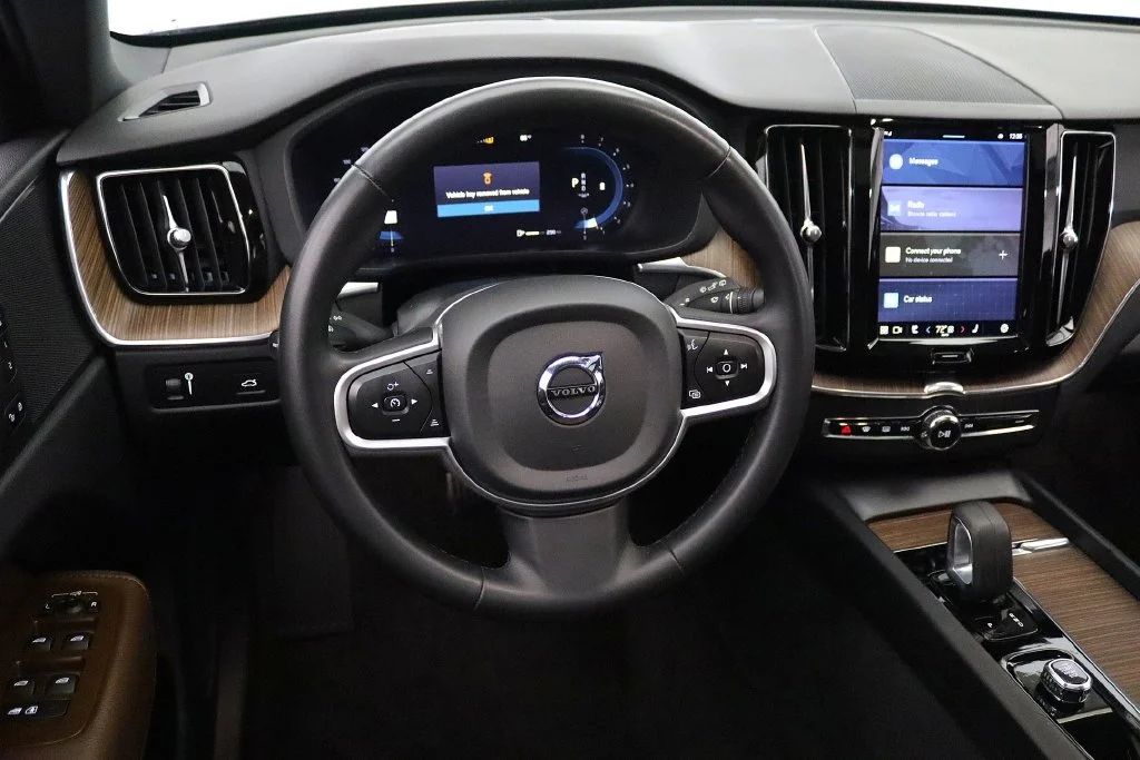 2022 Volvo XC60 Momentum - Photo 13