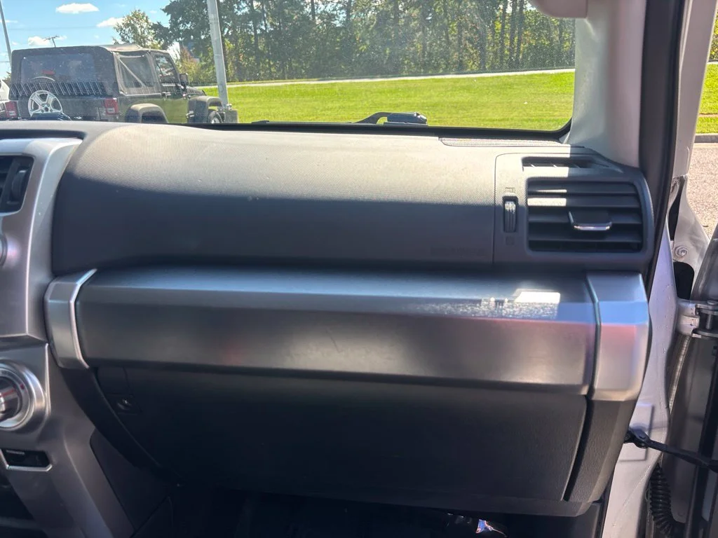 Used 2016 Silver Toyota SR5 image 25