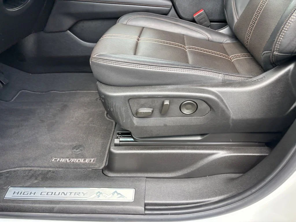 Used 2025 Beige Chevrolet High Country image 24