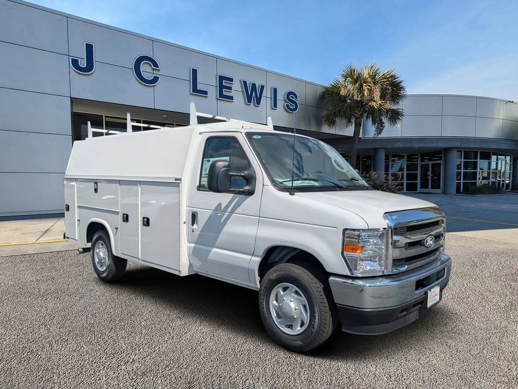 2026 Ford E-Series SRW E-350 Super Duty 138 in WB's photo