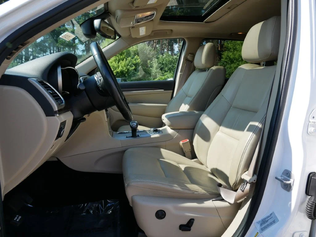 Used 2015 White Jeep Limited image 15