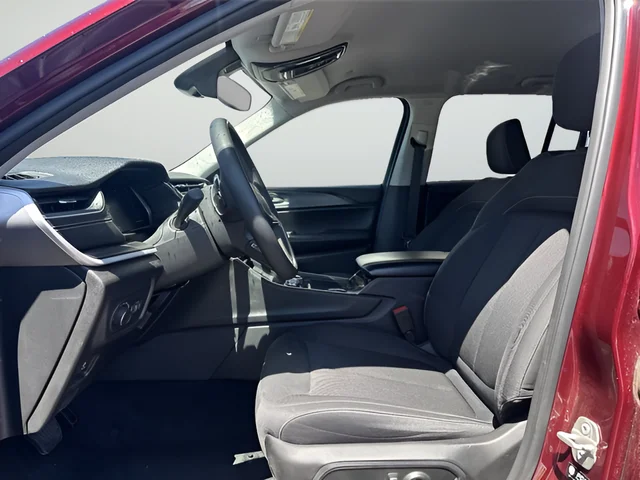 Used 2023 Red Jeep Laredo image 10