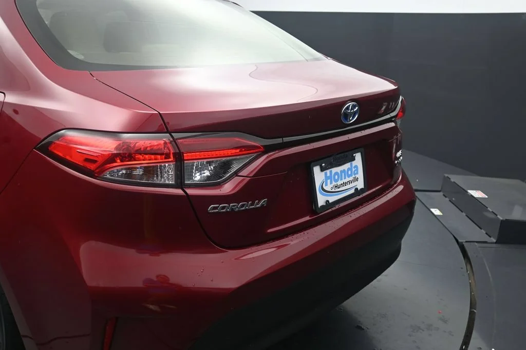 2025 Toyota Corolla LE - Photo 15