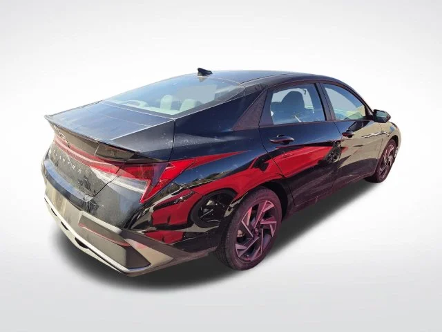 Used 2025 Black Hyundai SEL Sport image 3