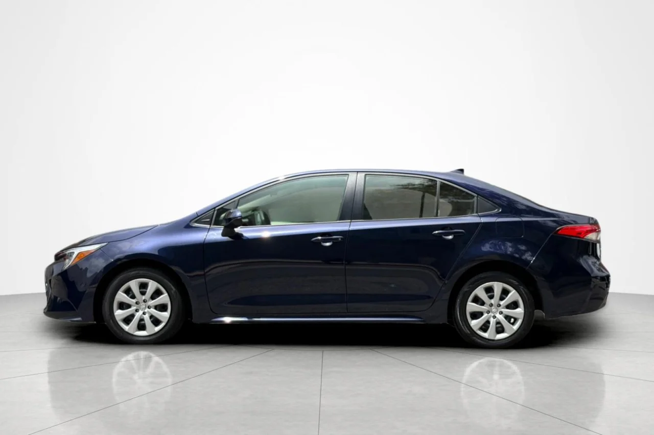 Used 2025 Blueprint Toyota Hybrid LE image 2