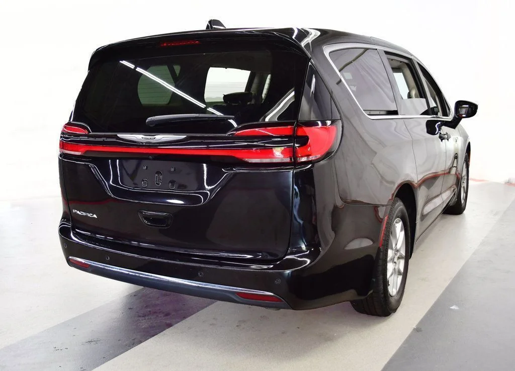 Used 2024 Black Chrysler Touring L image 25