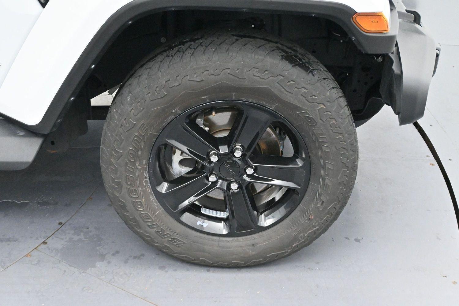 Used 2023 White Jeep Sahara Altitude image 34