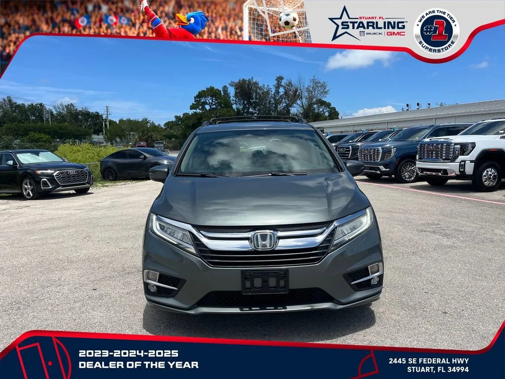 Used 2018 Green Honda Touring image 3