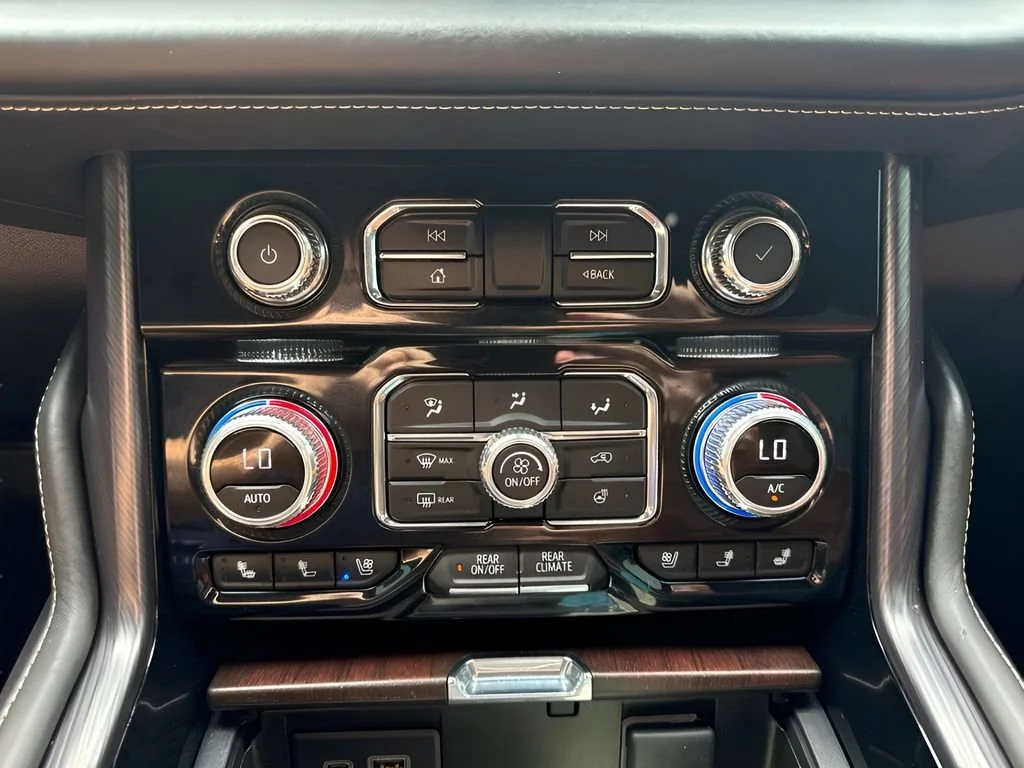 Used 2023 White Frost Tricoat GMC Denali Ultimate image 24