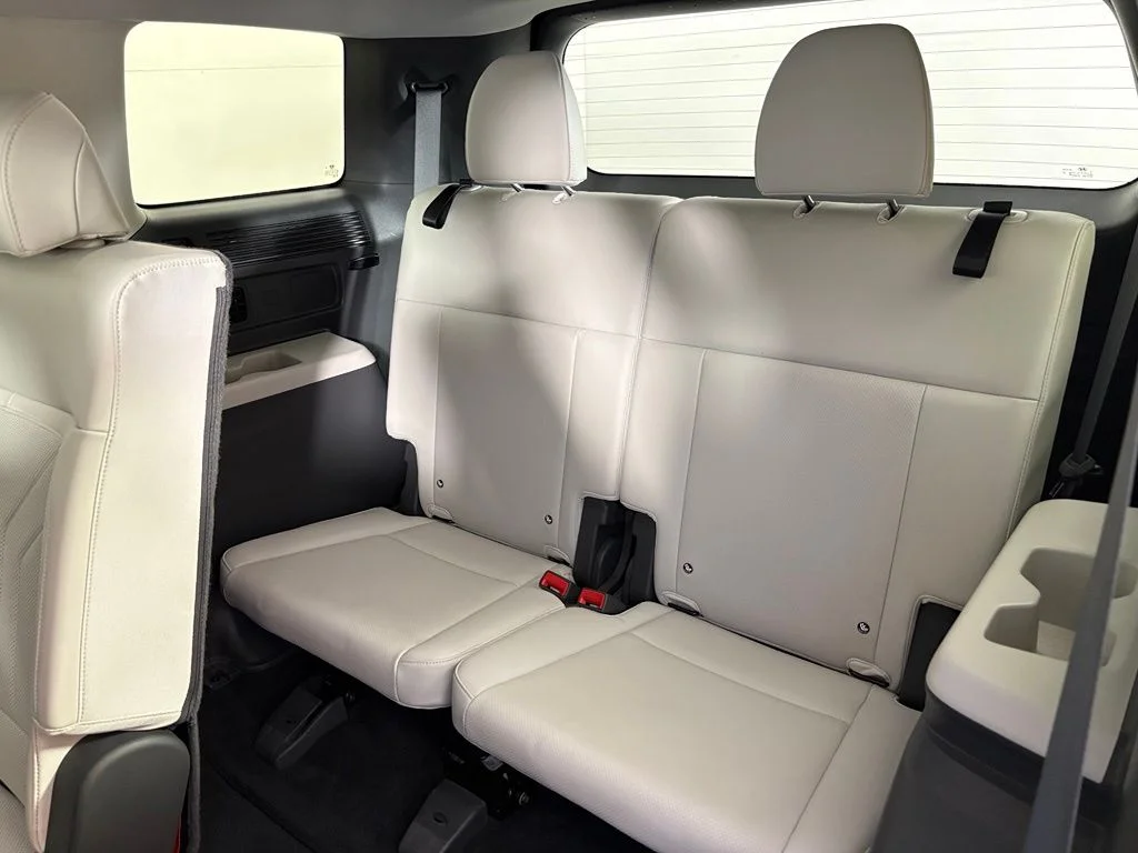 Used 2025 White Hyundai SEL image 37